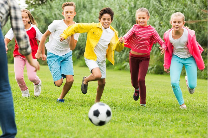 Kinderen spelen terug